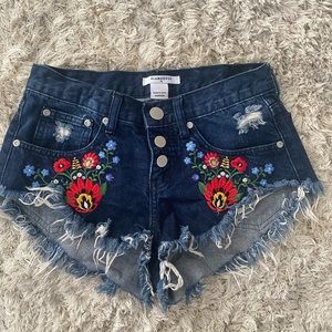 Glamorous embroidered denim shorts XS